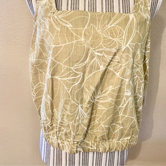 NWT a.n.a. Crop Top Medium Sonia Tropical Olive Mustard Yellow White Floral - Picture 3 of 13